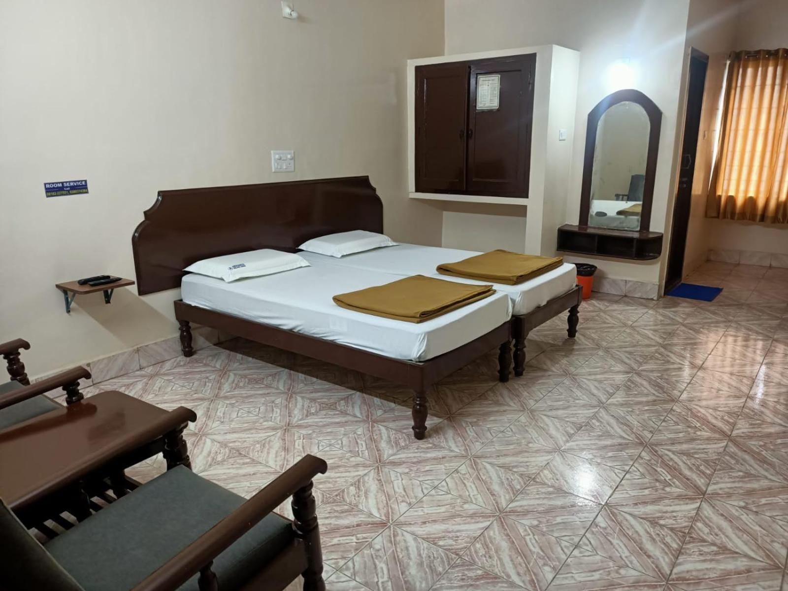 Arihanth Deluxe Lodge Shimoga Eksteriør bilde