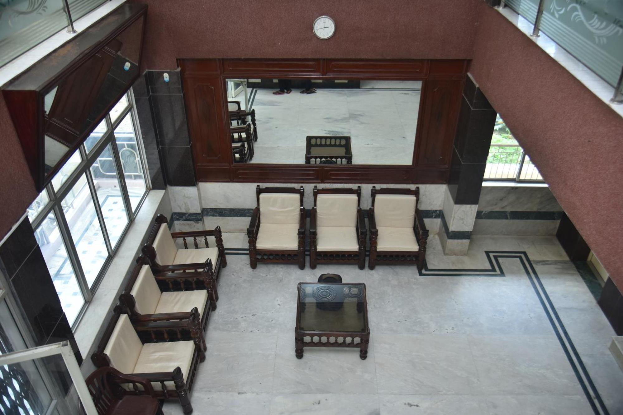 Arihanth Deluxe Lodge Shimoga Eksteriør bilde